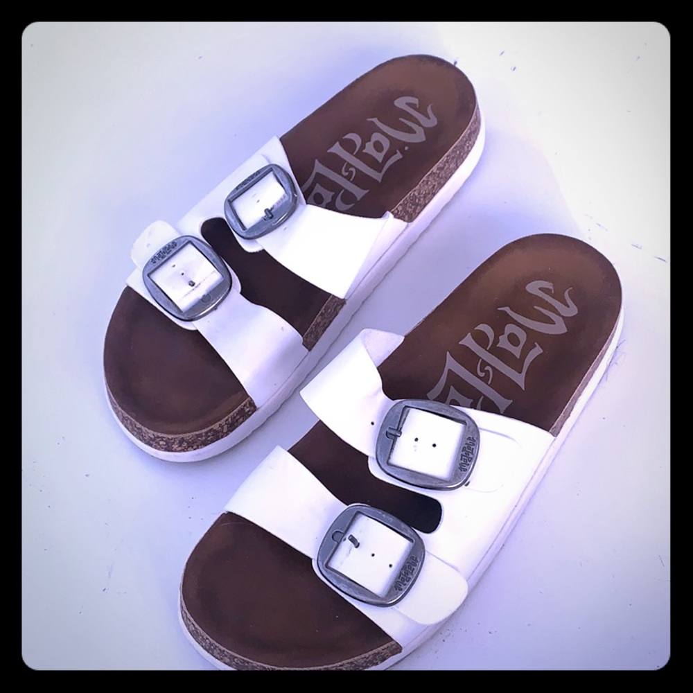 MadLove Slip-On
